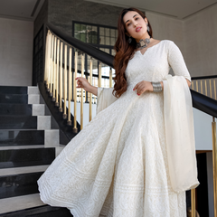 Elegant Off-White Kalidaar Cotton Kurta With Embroidery