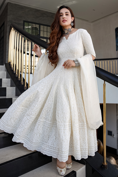 Elegant Off-White Kalidaar Cotton Kurta With Embroidery