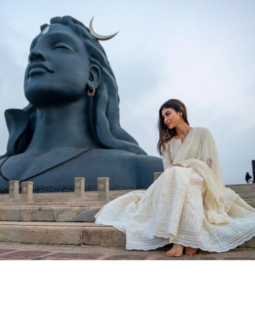 Elegant Off-White Kalidaar Cotton Kurta With Embroidery