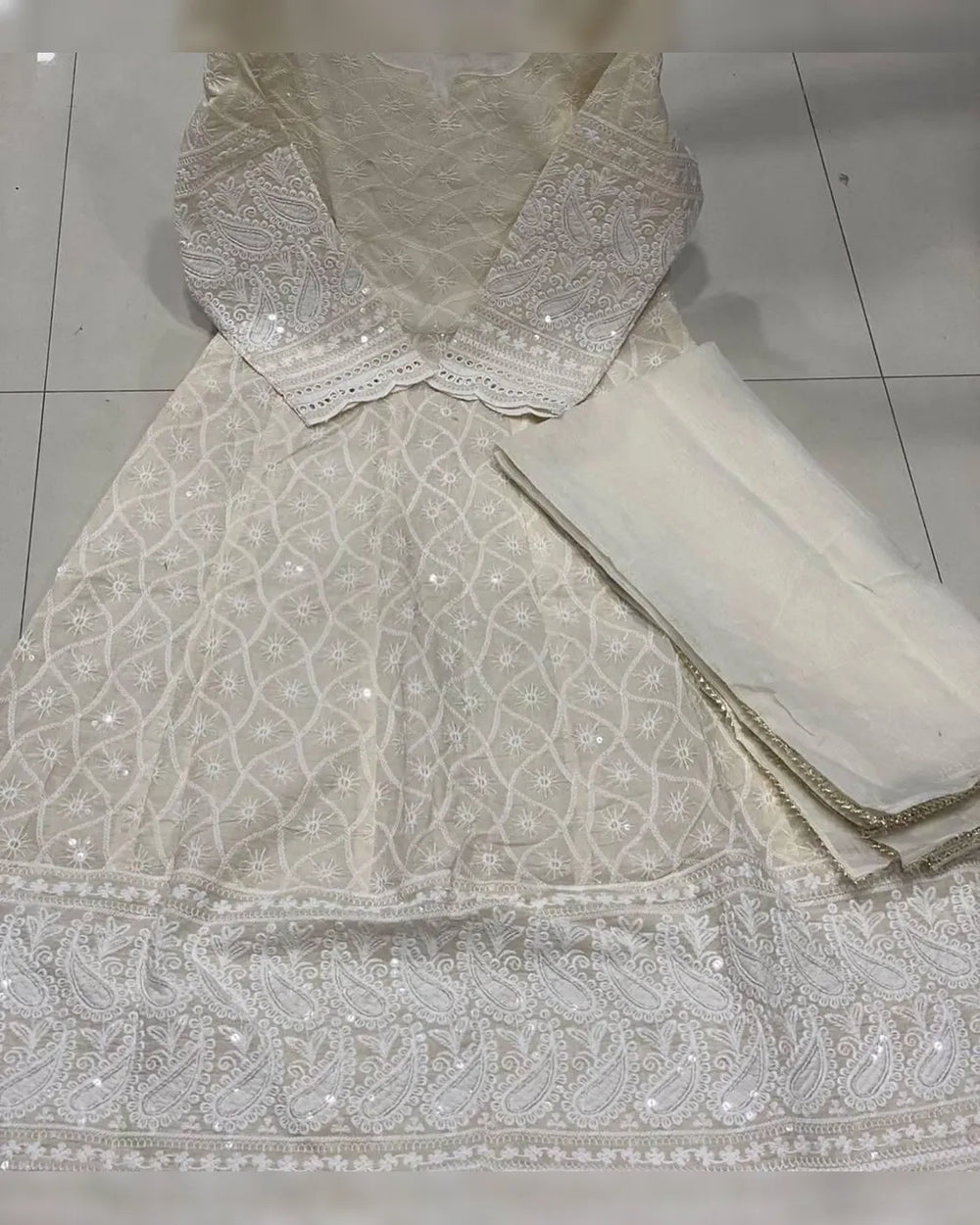 Elegant Off-White Kalidaar Cotton Kurta With Embroidery