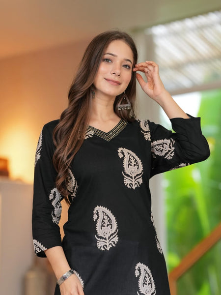 Black Cotton V-Neck White Paisley Print Top - Pure Cotton